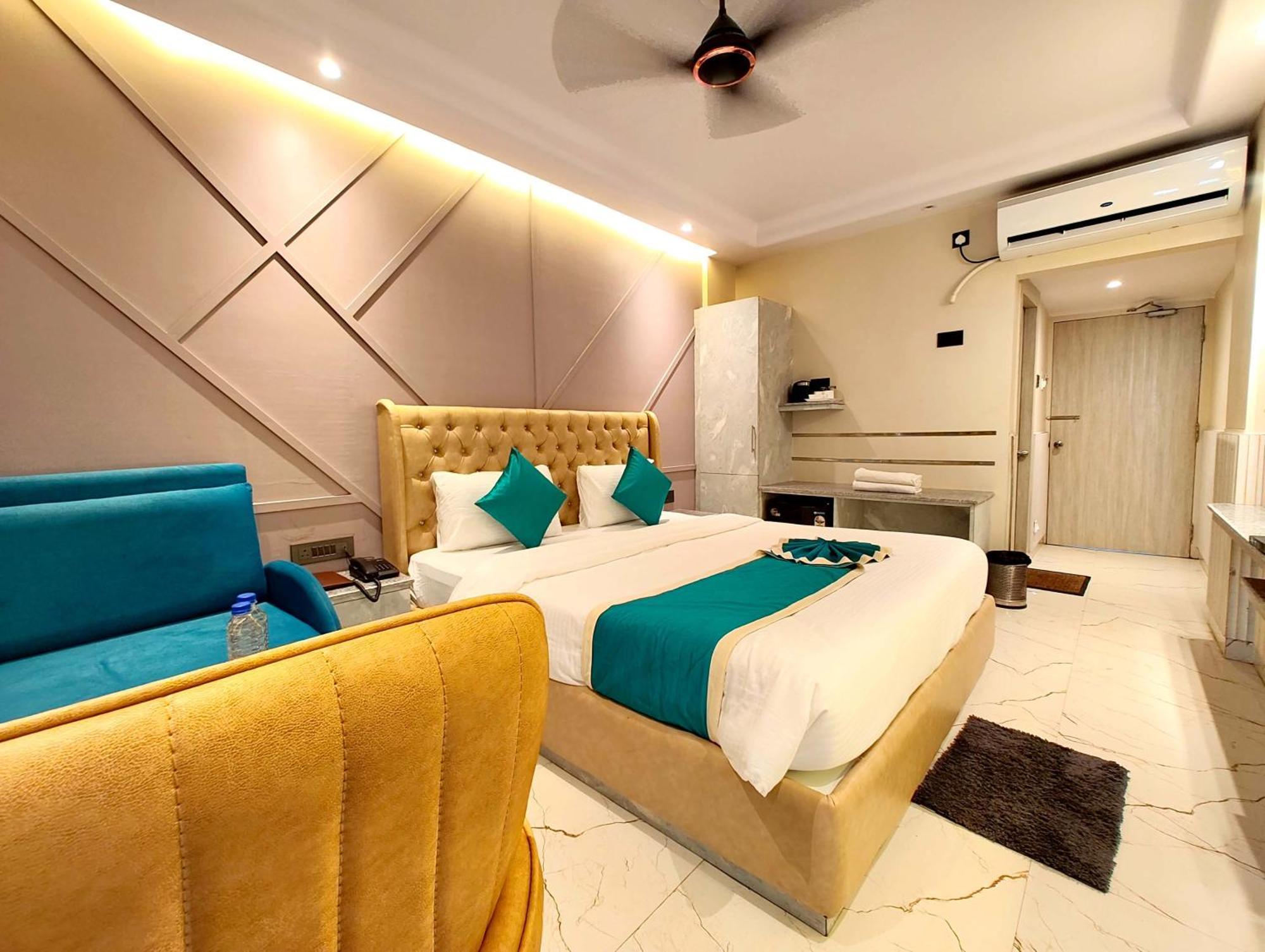 Hotel Dreamland -হোটেল ড্রিমল্যান্ড পুরী Rooms-sea View Fully-air-conditioned-hotel With-lift-restaurant-and-parking-facility - New Marine Drive Road - Book Now