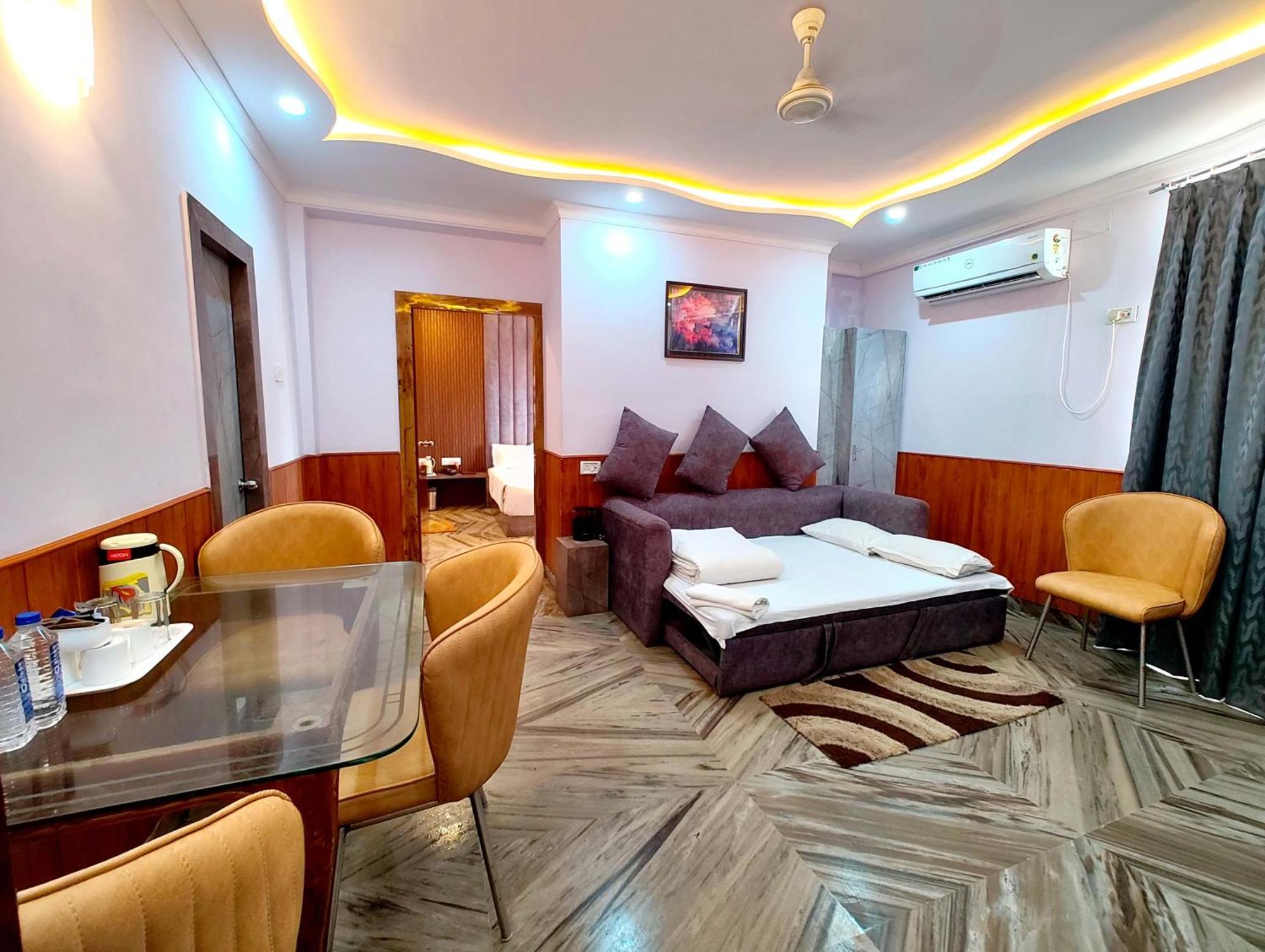 Hotel Dreamland -হোটেল ড্রিমল্যান্ড পুরী Rooms-sea View Fully-air-conditioned-hotel With-lift-restaurant-and-parking-facility - New Marine Drive Road - Book Now *