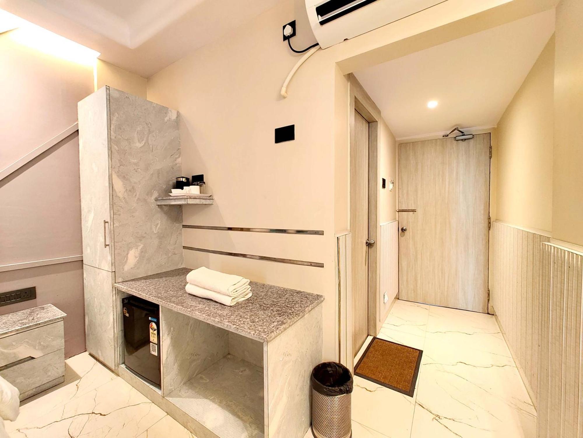Dreamland -হোটেল ড্রিমল্যান্ড পুরী Rooms-sea View Fully-air-conditioned-hotel With-lift-restaurant-and-parking-facility - New Marine Drive Road - Book Now Puri