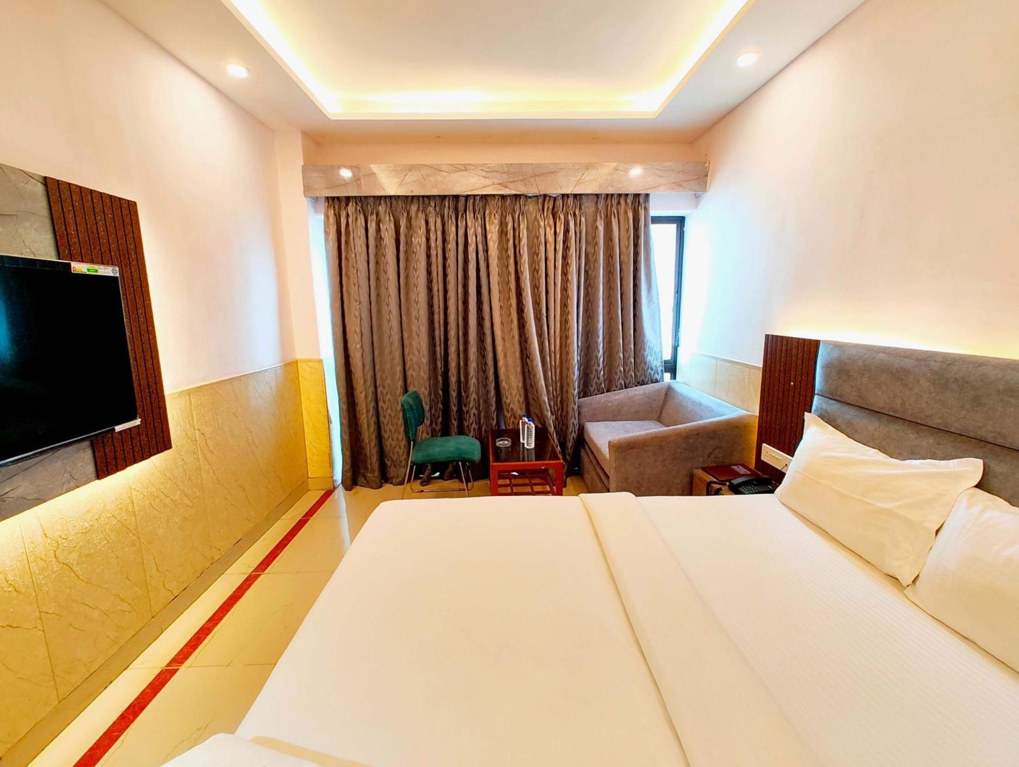 Hotel Dreamland -হোটেল ড্রিমল্যান্ড পুরী Rooms-sea View Fully-air-conditioned-hotel With-lift-restaurant-and-parking-facility - New Marine Drive Road - Book Now