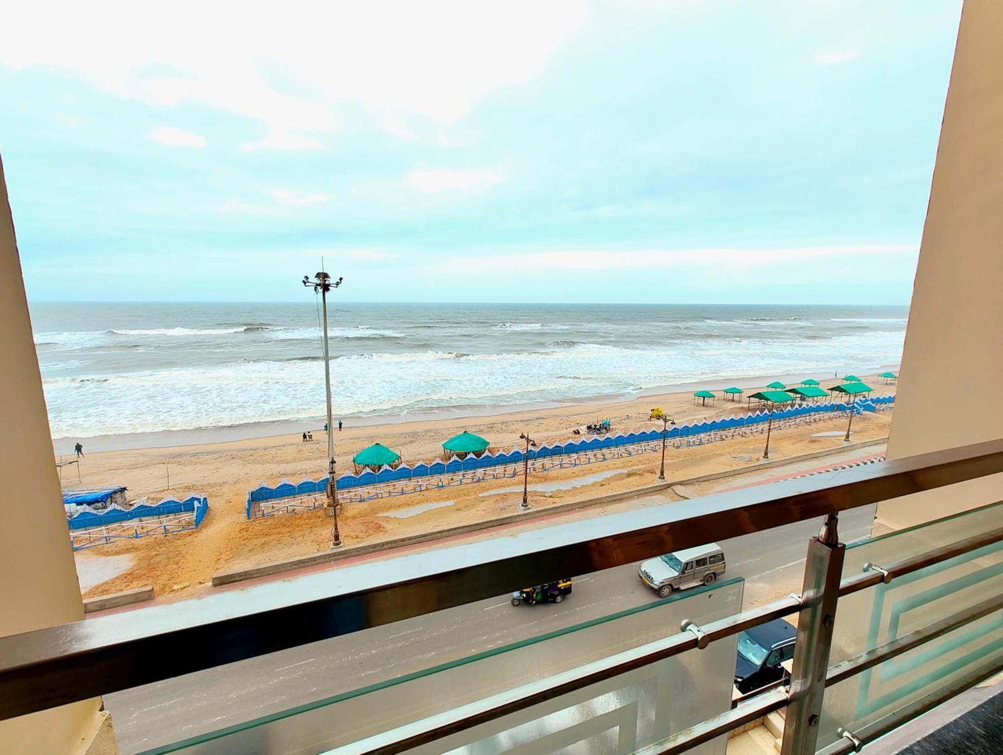 Hotel Dreamland -হোটেল ড্রিমল্যান্ড পুরী Rooms-sea View Fully-air-conditioned-hotel With-lift-restaurant-and-parking-facility - New Marine Drive Road - Book Now