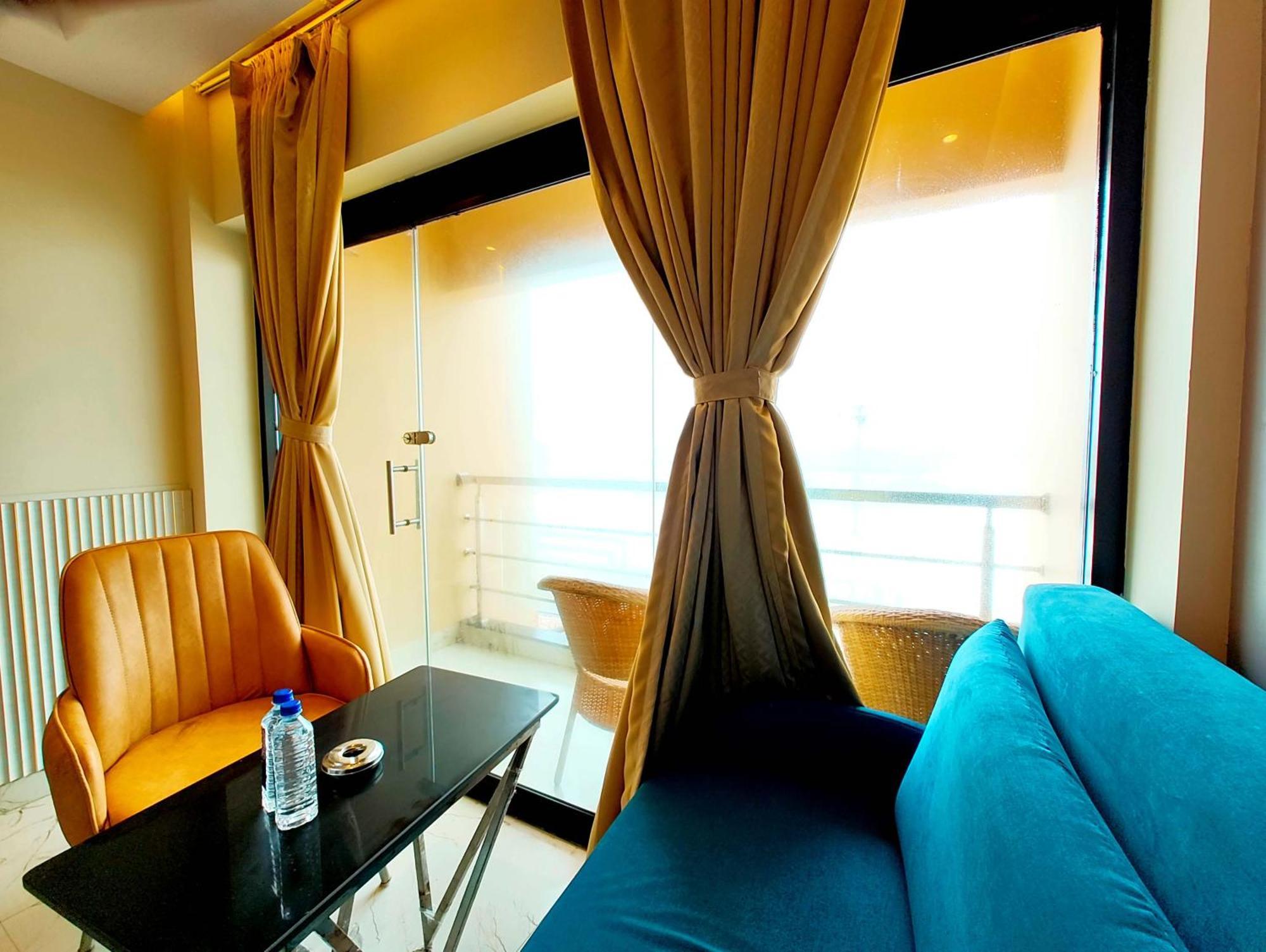 Hotel Dreamland -হোটেল ড্রিমল্যান্ড পুরী Rooms-sea View Fully-air-conditioned-hotel With-lift-restaurant-and-parking-facility - New Marine Drive Road - Book Now *
