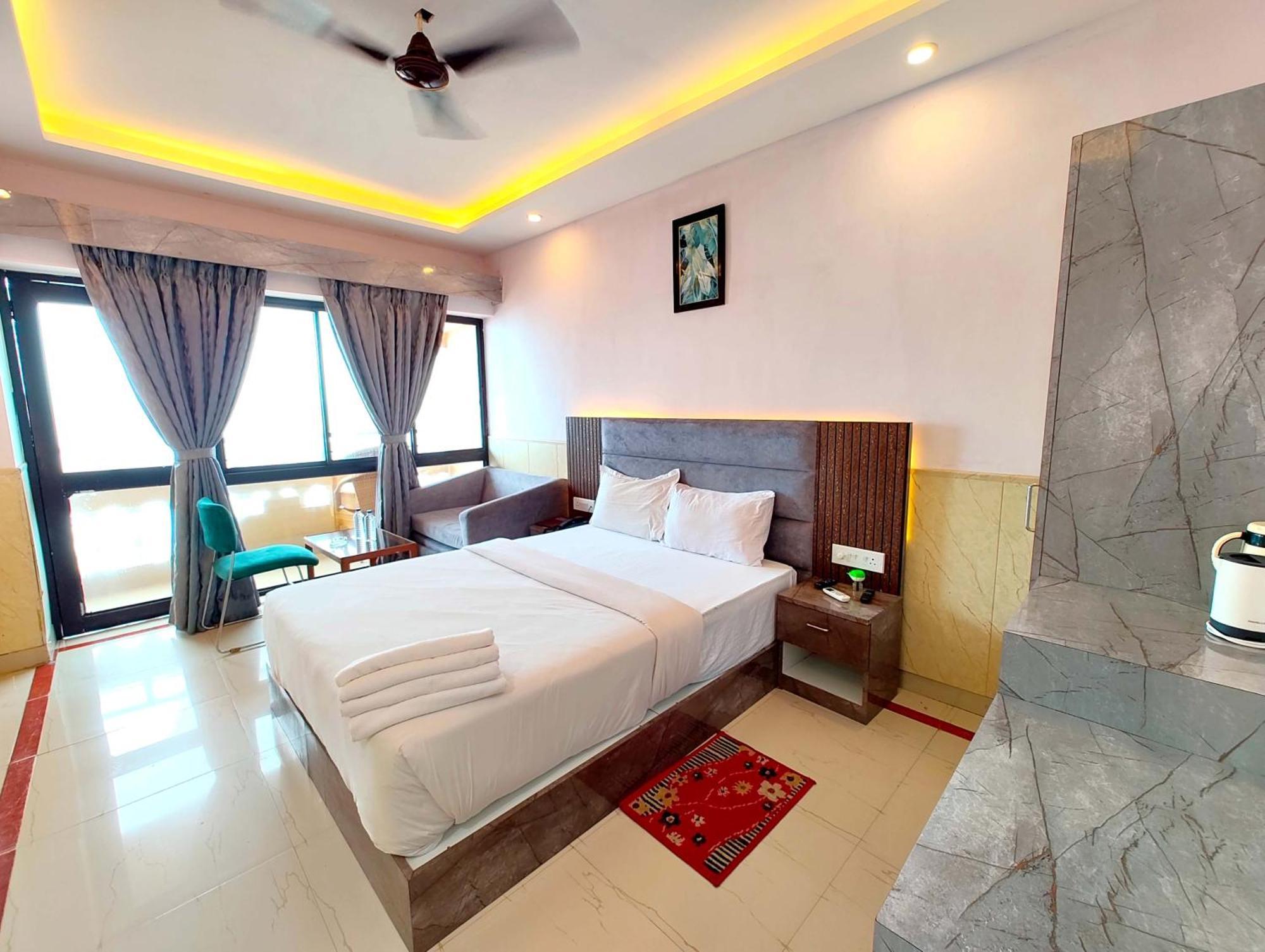 Hotel Dreamland -হোটেল ড্রিমল্যান্ড পুরী Rooms-sea View Fully-air-conditioned-hotel With-lift-restaurant-and-parking-facility - New Marine Drive Road - Book Now