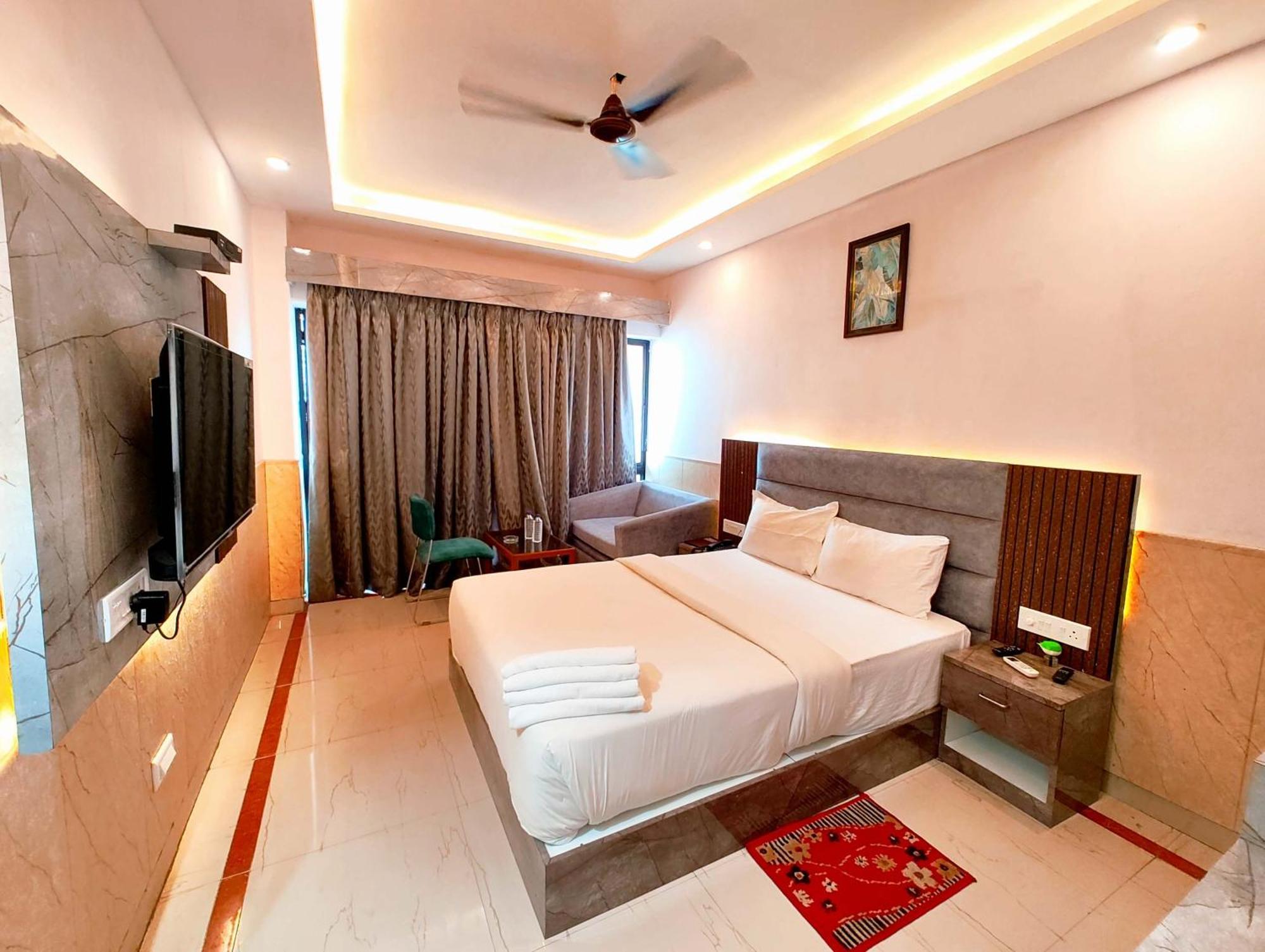 Hotel Dreamland -হোটেল ড্রিমল্যান্ড পুরী Rooms-sea View Fully-air-conditioned-hotel With-lift-restaurant-and-parking-facility - New Marine Drive Road - Book Now *