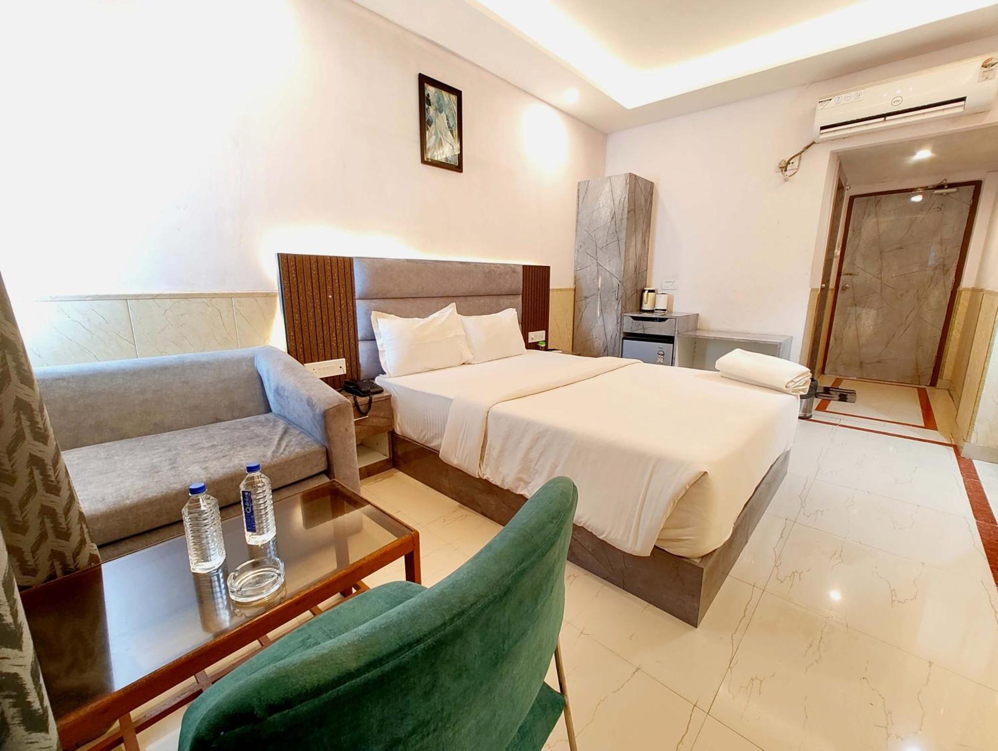 Hotel Dreamland -হোটেল ড্রিমল্যান্ড পুরী Rooms-sea View Fully-air-conditioned-hotel With-lift-restaurant-and-parking-facility - New Marine Drive Road - Book Now Puri