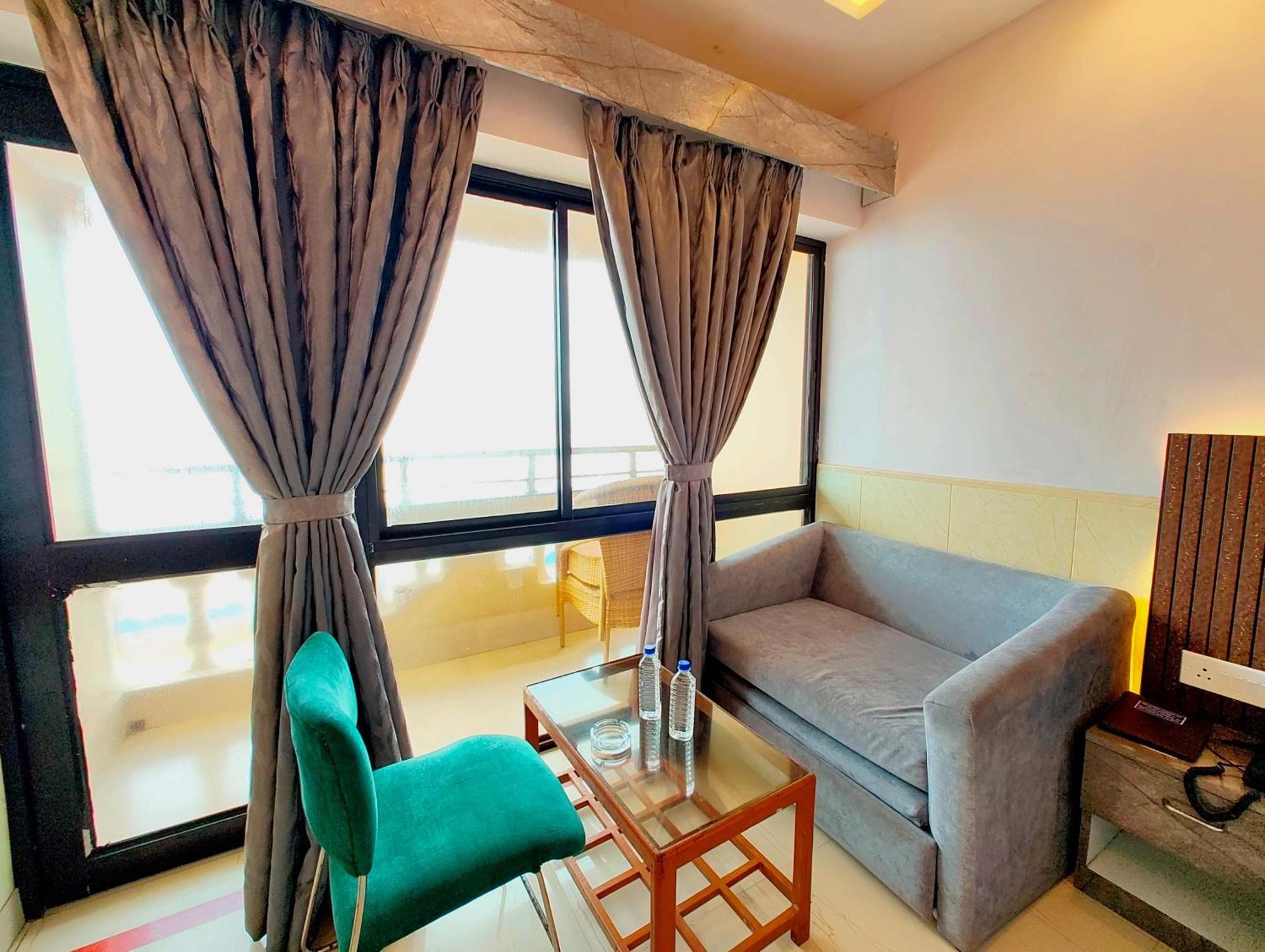 Hotel Dreamland -হোটেল ড্রিমল্যান্ড পুরী Rooms-sea View Fully-air-conditioned-hotel With-lift-restaurant-and-parking-facility - New Marine Drive Road - Book Now
